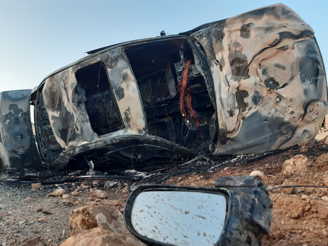 آتش زدن ۲ خودرو گران قیمت در همدان به علت اختلاف مالی 