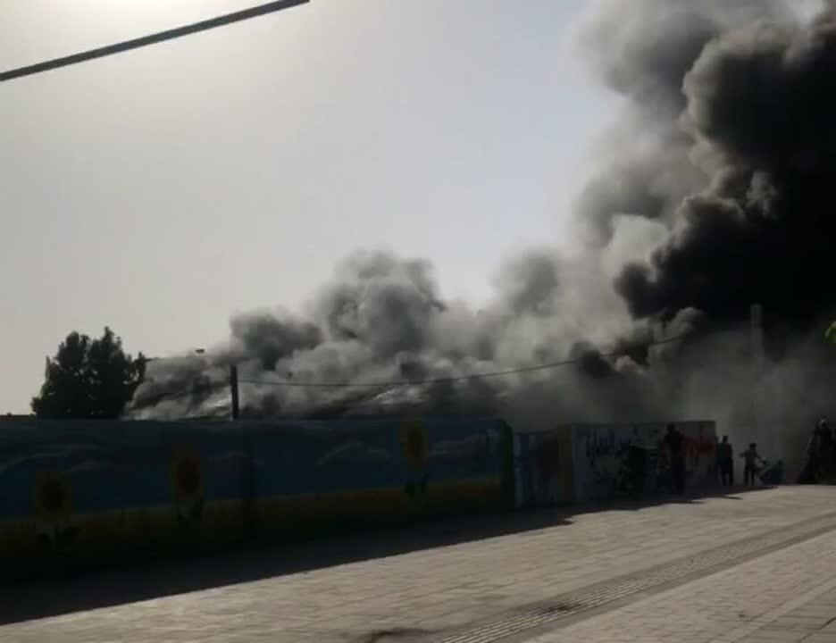 حریق گسترده انبار ضایعات پلاستیکی ورامین مهار شد حریق گسترده انبار ضایعات پلاستیکی ورامین مهار شد