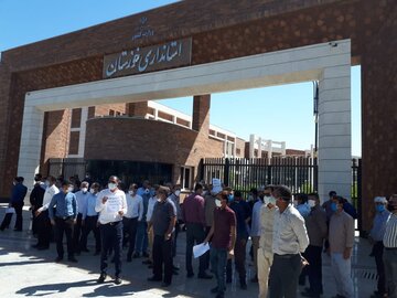 کارکنان آبفار خوزستان خواستار پرداخت مطالباتشان شدند