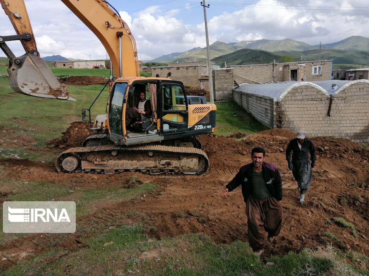 احداث جاده غیرمجاز در مراتع روستای سقز متوقف شد