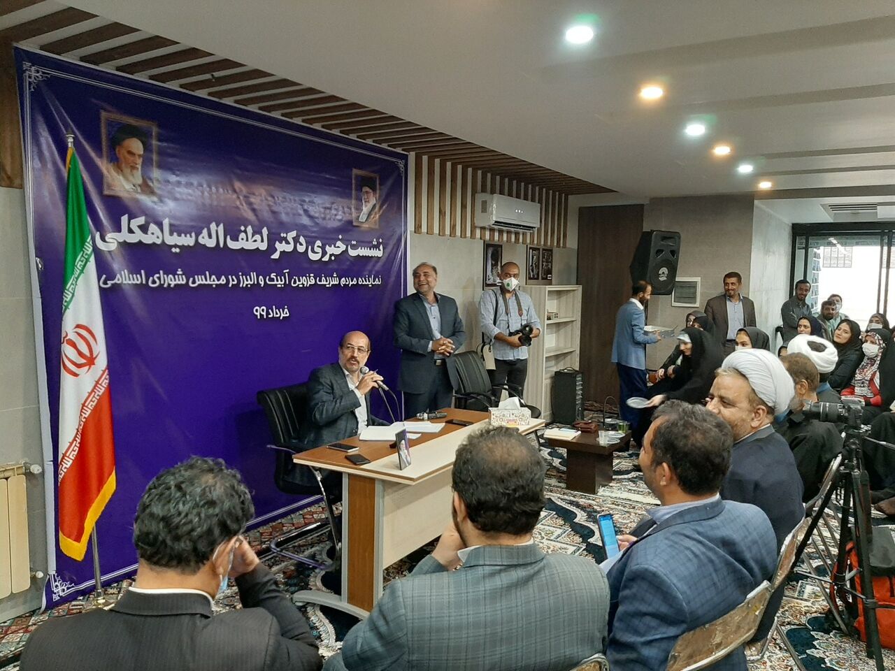 ادارات دولتی قزوین نباید سیاسی شوند