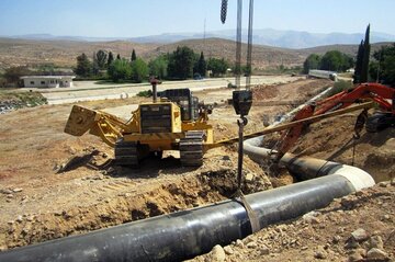 شبکه داخلی آب روستای مهر ملکشاهی تعویض می‌شود