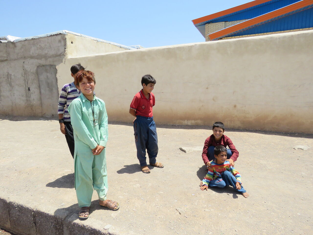 دایه مهربانتر از مادر برای مهمانان افغان