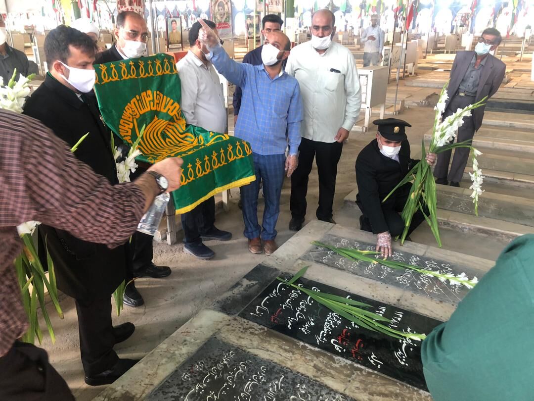 ادای احترام کاروان خدام آستان قدس رضوی به شهدای خوزستان