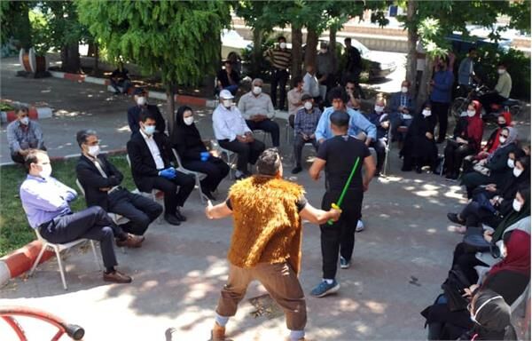 تئاتر خیابانی با رعایت پروتکلهای بهداشتی در مرند اجرا شد تئاتر خیابانی با رعایت پروتکلهای بهداشتی در مرند اجرا شد