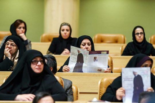 حمایت از فعالیت زنان، جامعه را صلح آمیزتر می‌کند