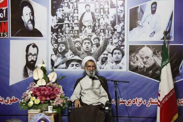 امام جمعه شهرکرد: جنایات منافقین هیچ‌گاه از حافظه تاریخ حذف نخواهد شد 