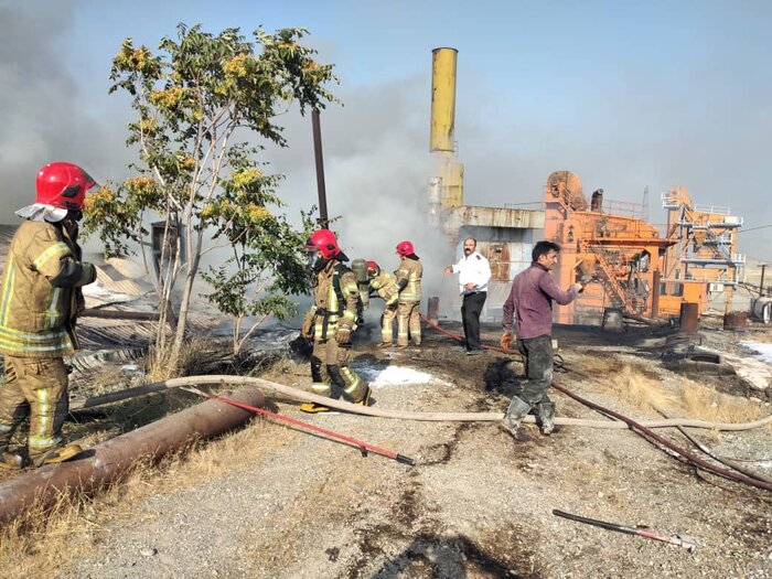 آتش سوزی در کارخانه آسفالت سیمین دشت فردیس مهار شد