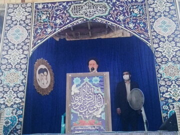 امام جمعه سمنان: مفسدان به دین و ملت ضربه می‌زنند