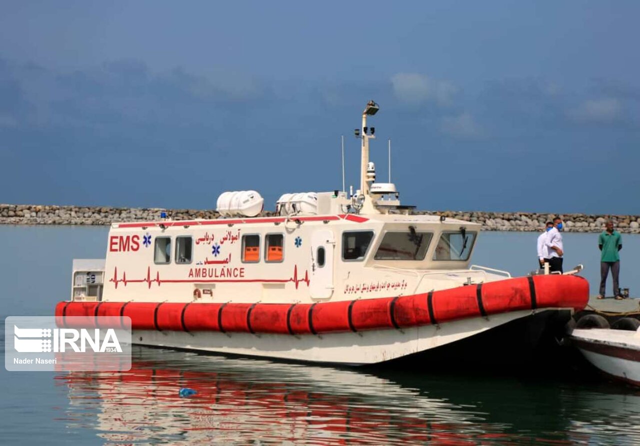 ۴۶ بیمار اورژانسی قشم با آمبولانس دریایی به مراکز درمانی اعزام شدند
