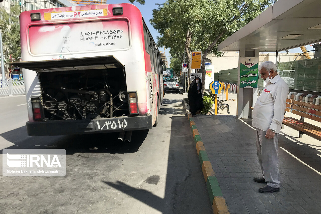 حدود نیمی از ایستگاه‌های اتوبوس در مشهد فاقد سایه‌بان است