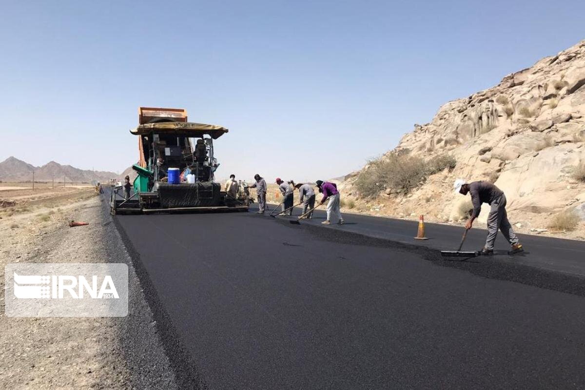 عملیات روکش و بهسازی جاده مهاباد - سردشت آغاز شد