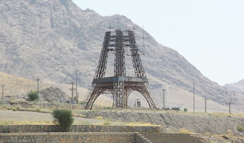 La construction d'une Tour Eiffel en Iran ! La construction d'une Tour Eiffel en Iran !