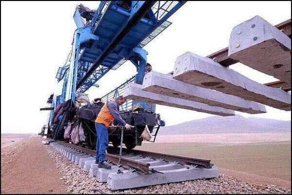 عملیات ریل‌گذاری راه‌آهن زاهدان - چابهار آغاز شد