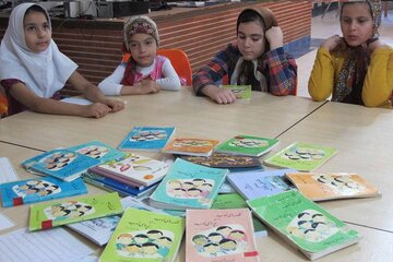 گلستان فقط سه داستان‌نویس حوزه کودک و نوجوان دارد