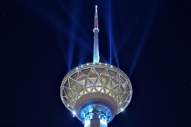 برج میلاد در روز جهانی ذات الریه به رنگ آبی در می‌آید