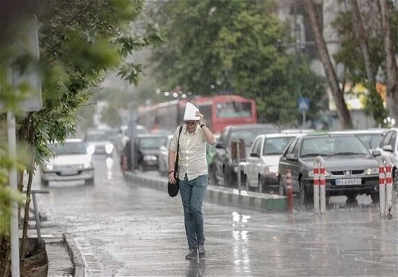 خوشحالی شهروندان مهابادی از بارش باران تابستانی و خنک شدن هوا