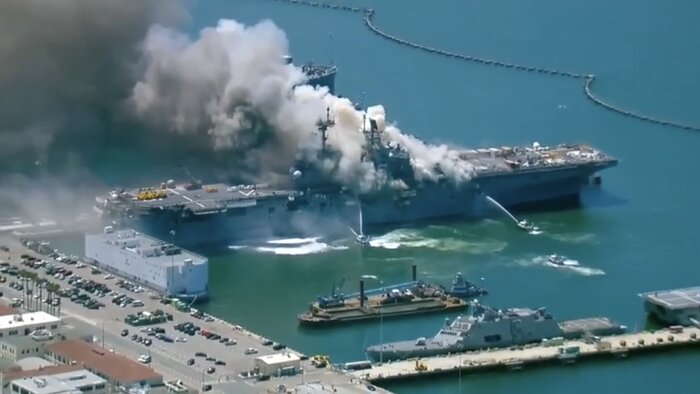 وقوع آتش سوزی در یک کشتی جنگی آمریکا