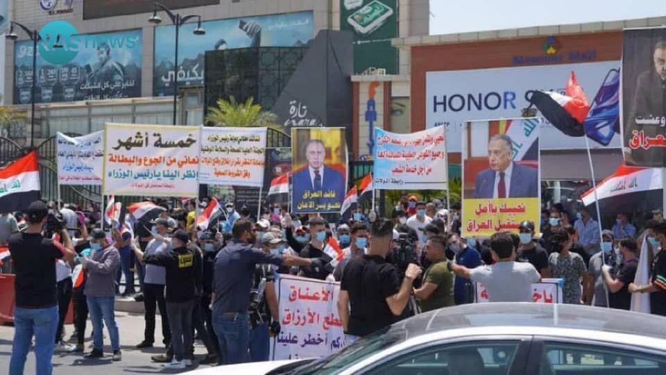 تجمع مغازهداران برای بازگشایی مراکز تجاری در بغداد تجمع مغازهداران برای بازگشایی مراکز تجاری در بغداد