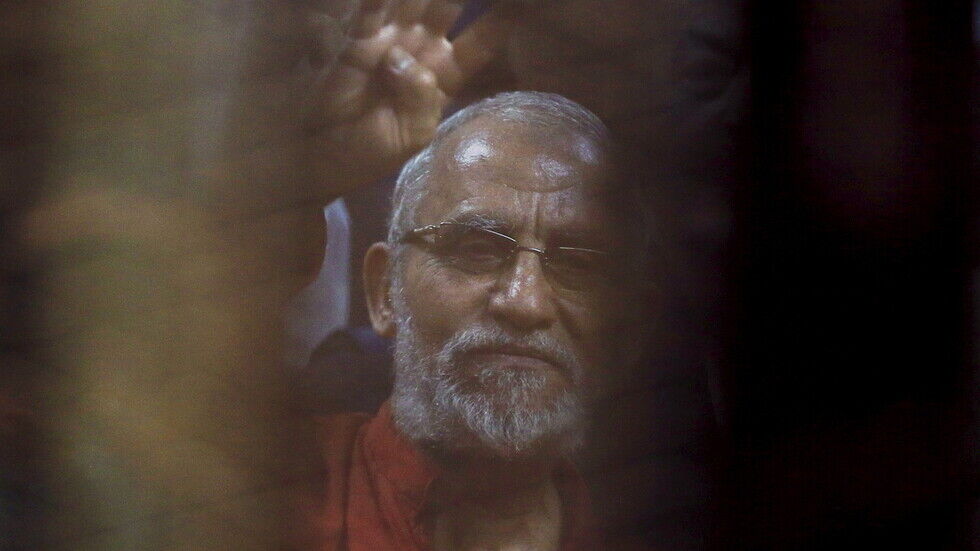 حکم حبس ابد رهبر اخوان المسلمین مصر تأیید شد