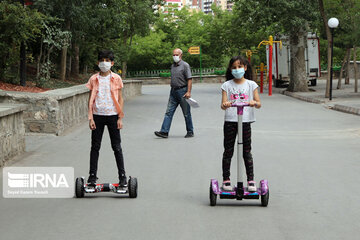 Iranians wearing masks in public places