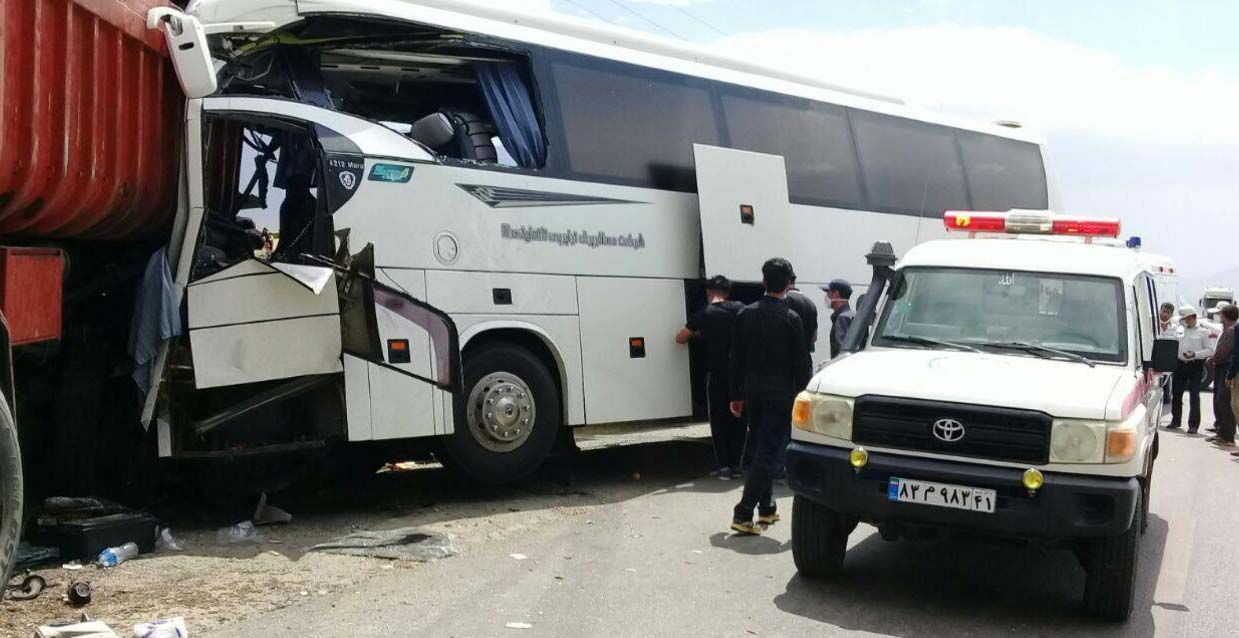 برخورد کامیون با مینی‌بوس در مازندران ۹ زخمی برجای گذاشت