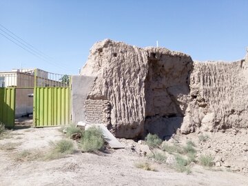 تخریب قسمتی از باروی دامغان توسط متجاوزان فرهنگی