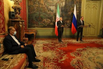 Zarif and Lavrov discuss regional, international issues