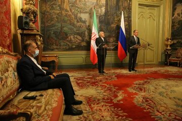 Zarif and Lavrov discuss regional, international issues