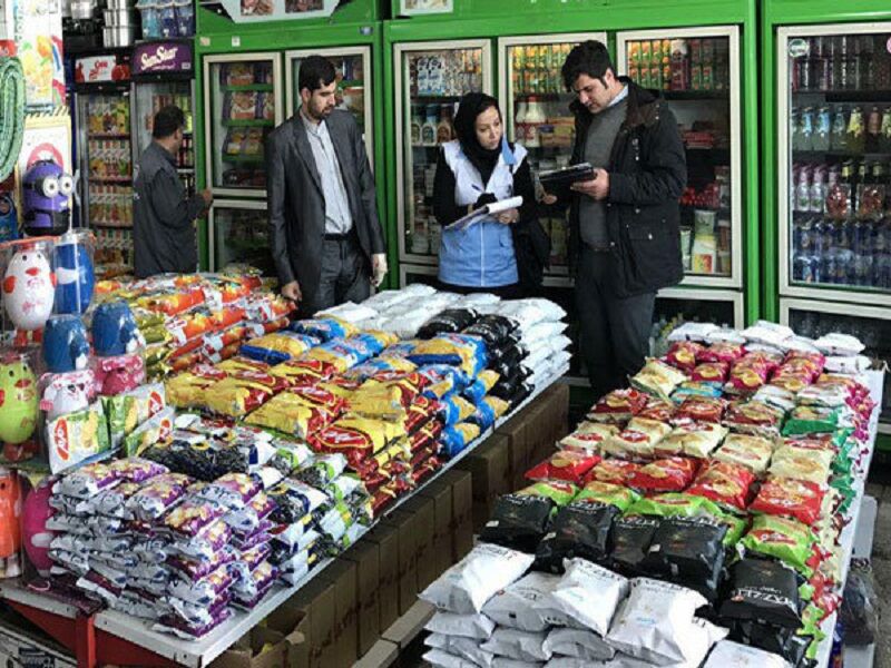 سه تُن مواد غذایی تاریخ گذشته در مشهد جمع‌آوری و معدوم شد