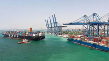 مازاد درآمد تجارت خارجی عربستان بیش از ۶۰ درصد کاهش یافت