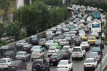 رشد قارچ‌گونه مطب‌ها و معضل ترافیک شهری اهواز/زور شهرداری به پزشکان نمی‌رسد