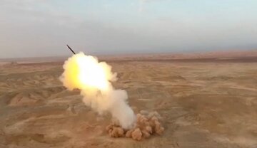Le CGRI tire des missiles balistiques souterrains le deuxième jour d'exercices massifs