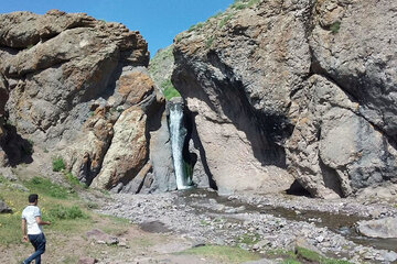 Cascada de Shirlán de Haris, en el noroeste de Irán 