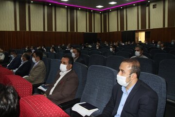 جلسه شورای اداری مهاباد همراه با رعایت پروتکل‌های بهداشتی