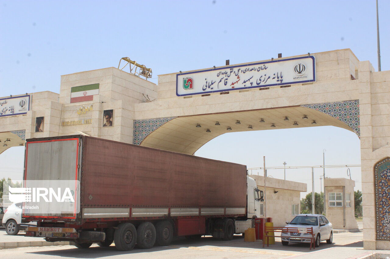 Iran exports 18,000 tons of goods to Iraq through Mehran border point