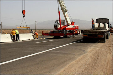 آغاز اجرای نصب گاردریل مفصلی به طول ۲۵ کیلومتر در آزاد راه قم - تهران 