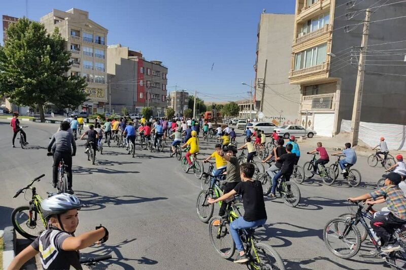 برگزاری همایش دوچرخه‌سواری همگانی گرامیداشت روز خبرنگار در مهاباد 