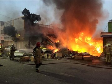 ریزش ساختمان و آتش سوزی در صالح آباد تهران 