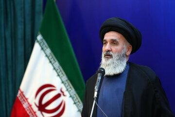 امام راحل رسالت و ماموریت پیامبران الهی را ادامه دادند