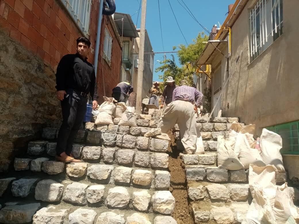 سپاه و شهرداری پروژه عمرانی در مناطق حاشیه سنندج اجرا می‌کنند