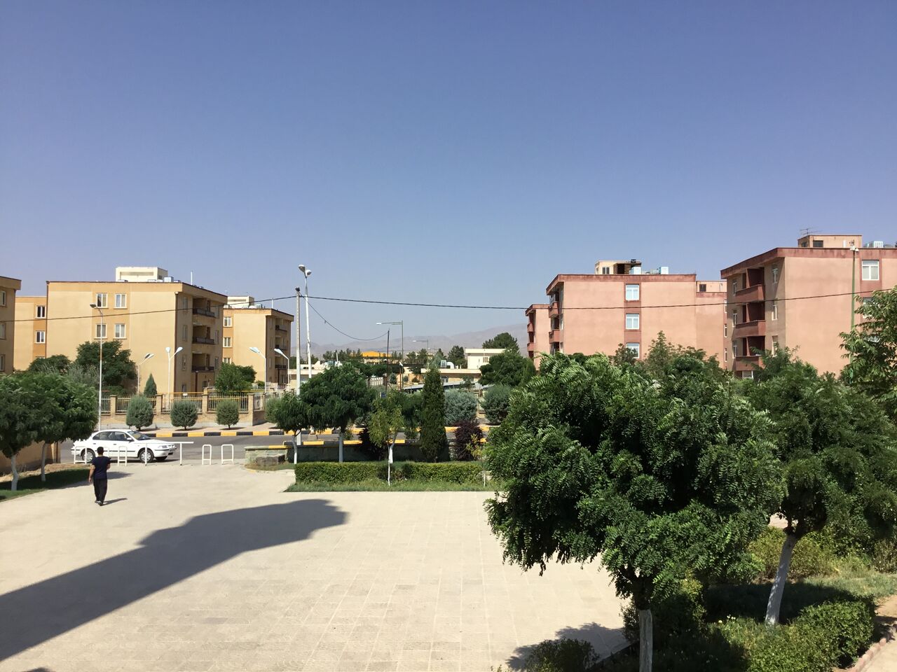 پشت چرخ دنده ها شهریست
