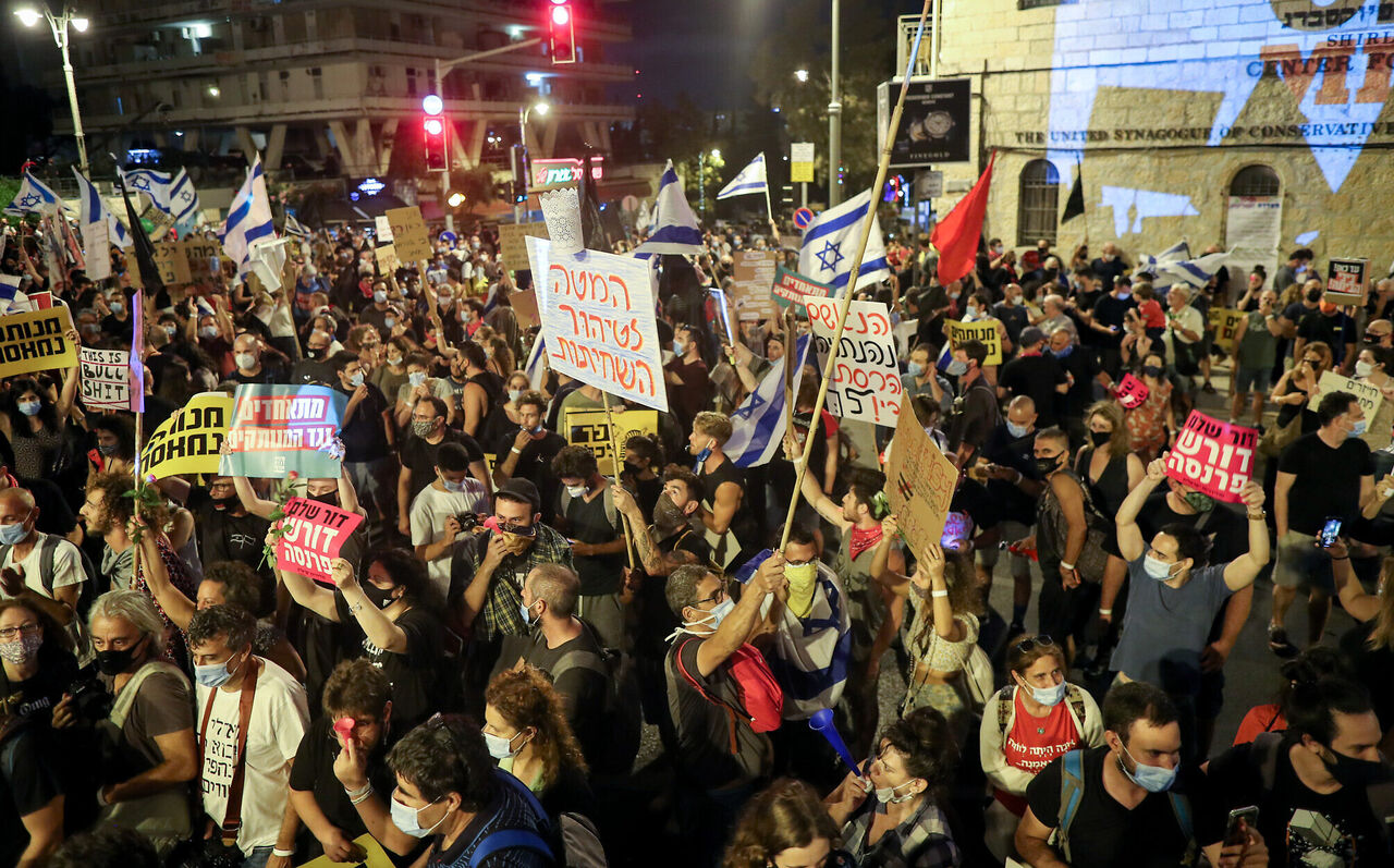 هزاران نفر در فلسطین اشغالی علیه نتانیاهو تظاهرات کردند