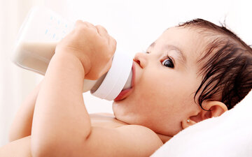 ۴۰ درصد مادران همدانی برای تغذیه نوزادان از شیرخشک استفاده می‌کنند
