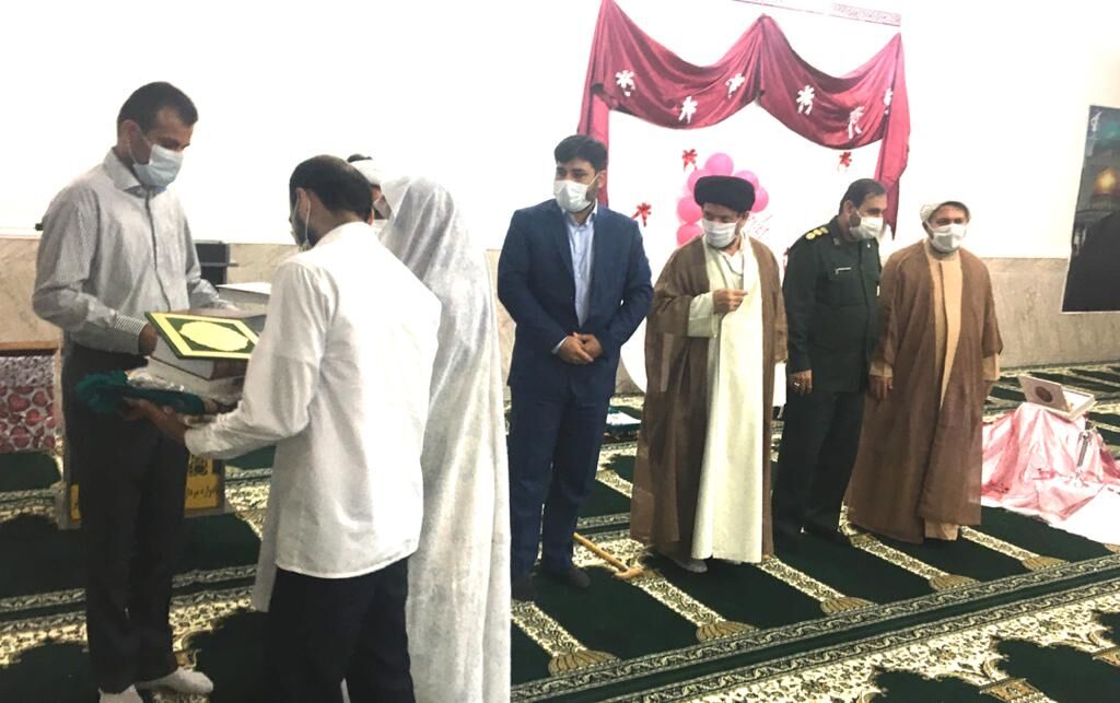 امام جمعه بندر دیر: زمینه ازدواج آسان جوانان فراهم شود