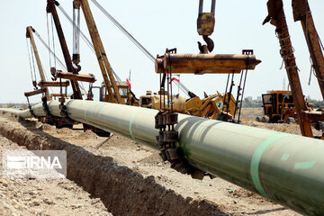 Inauguration de la première phase du transfert de pétrole depuis les champs de l'ouest de Karun