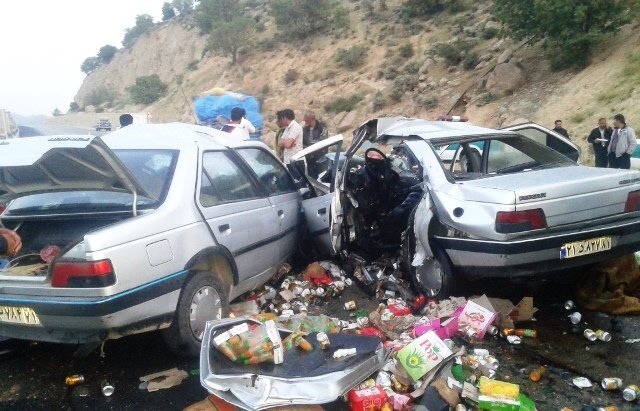 تصادف در مهریز یک کشته و هشت زخمی  برجا گذاشت