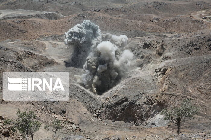 انفجار غیرمتعارف در یک معدن و ۲ خبر کوتاه از مهاباد