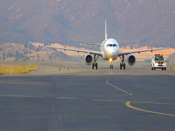 نخستین پرواز هواپیمائی جمهوری اسلامی (هما) در فرودگاه یاسوج