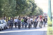 همایش دوچرخه‌سواری به مناسبت هفته دولت در مهاباد برگزار شد